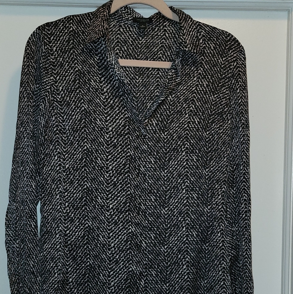Ann Taylor Button Down Shirt Black & White Size 6